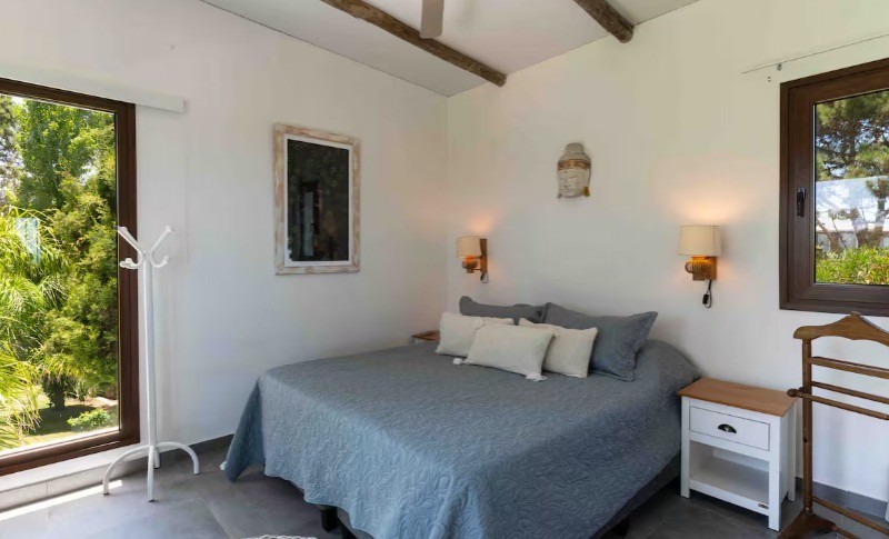 Linda casa de estilo colonial en altos de La Barra